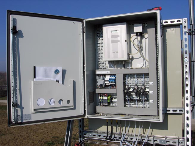 armoire_electrique_analyseur_biogaz_electricites_industrielles.jpg